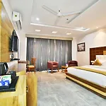 Dhauladhar Hills Resort