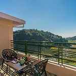 Stayvista At Creek Edge Home - Pet Friendly Villa With Mountain Views, Lawn, Near Water Stream