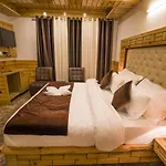 Marina Mountain Hotel