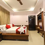 The Holiday Near Mall Road