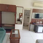 Manuni Inn - Riverside Resort