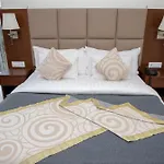 Manuni Inn - Riverside Resort