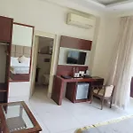 Manuni Inn - Riverside Resort