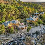 Prakriti Aalay - Riverside Mountain View Boutique Eco Resort