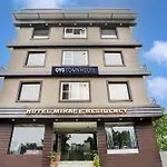 Super Townhouse Dharamshala