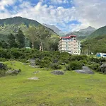 Manuni Inn - Riverside Resort
