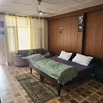 Mountain Breeze Homestay Meclo