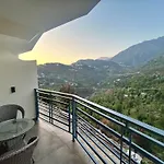 Heryk Hillview Hotel