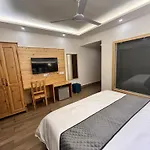 Heryk Hillview Hotel