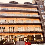 Maclo Classic Luxury Resort - Lavish & Luxury Rooms ! Big Parking ! Lift ! All Balcony Rooms ! Prime Location ! Top Selling Property In Mcleod Ganj