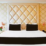 Super Townhouse Oak Dharamshala Near Maximus Mall