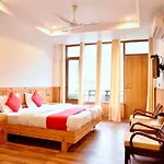 Oyo 6962 Hotel Wood Castle