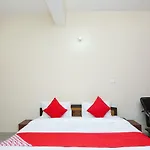 Oyo 29115 Midway Resort