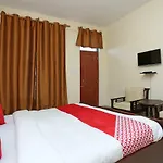 Oyo 35461 Deodar Villa