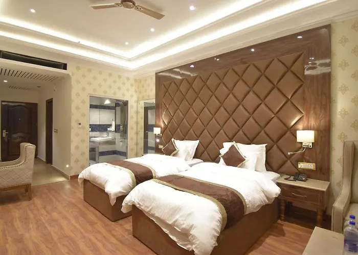 Grand Him Queen Hot And Cold Rooms