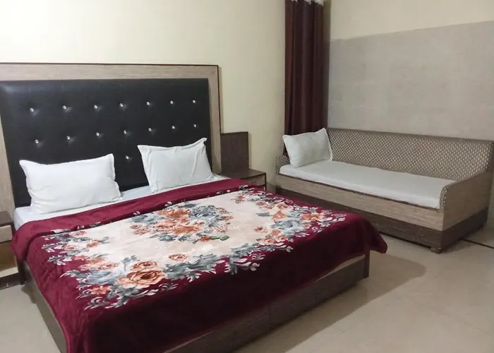 Krishna Holiday Guest House Block II