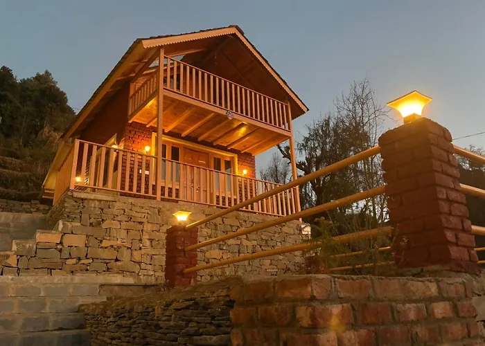 Naddi Pine Wood Hut