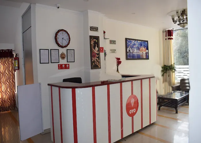 Oyo 10322 Hotel Raja Palace