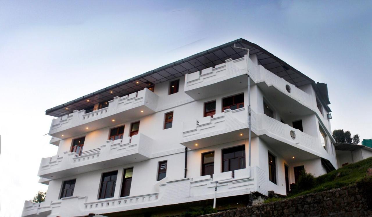 Hotel Dlx In Naddi