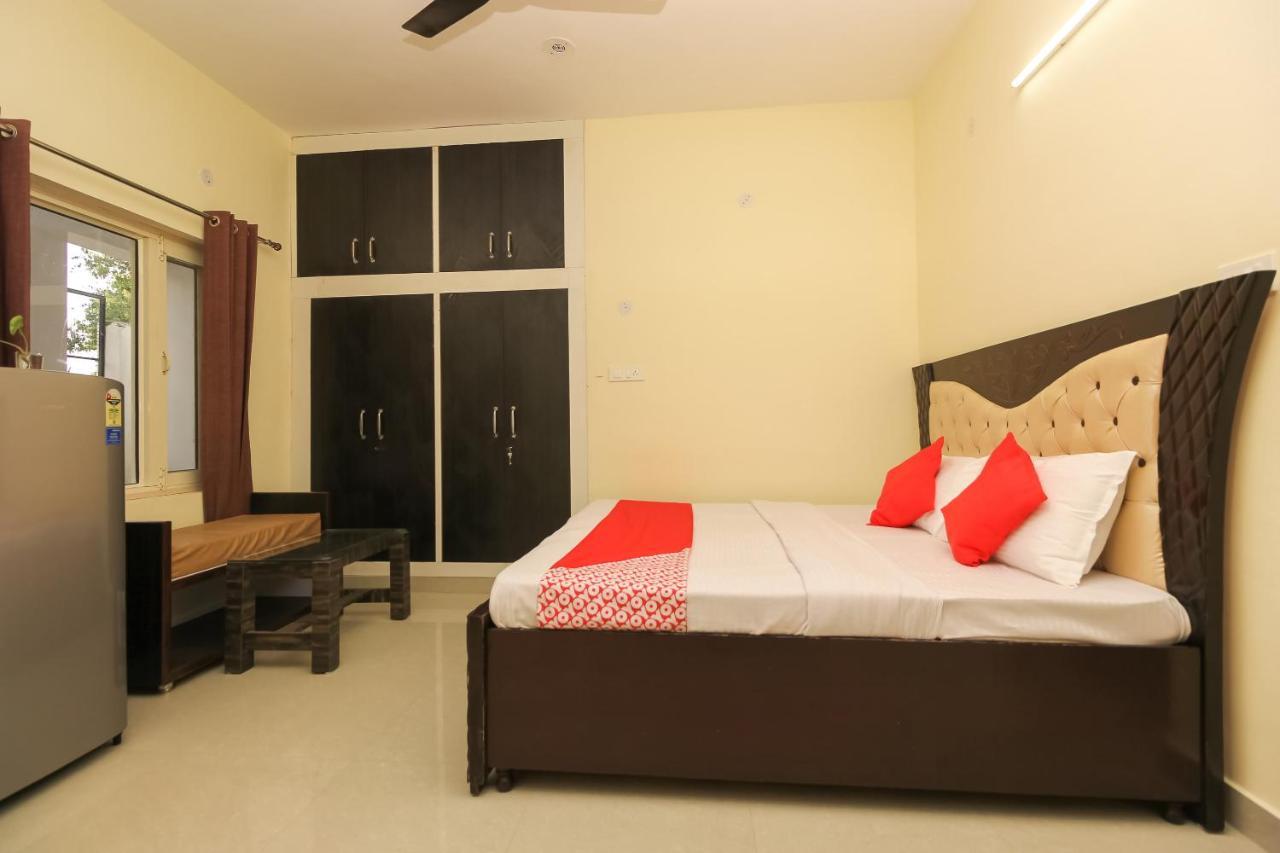 Oyo 39391 Jk Hotel