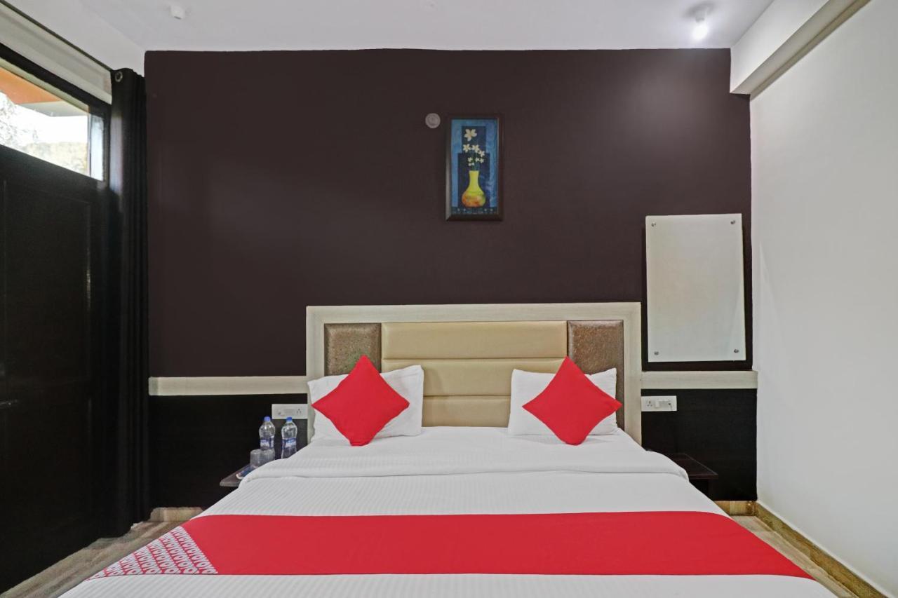 Hotel Oyo Om House 3*