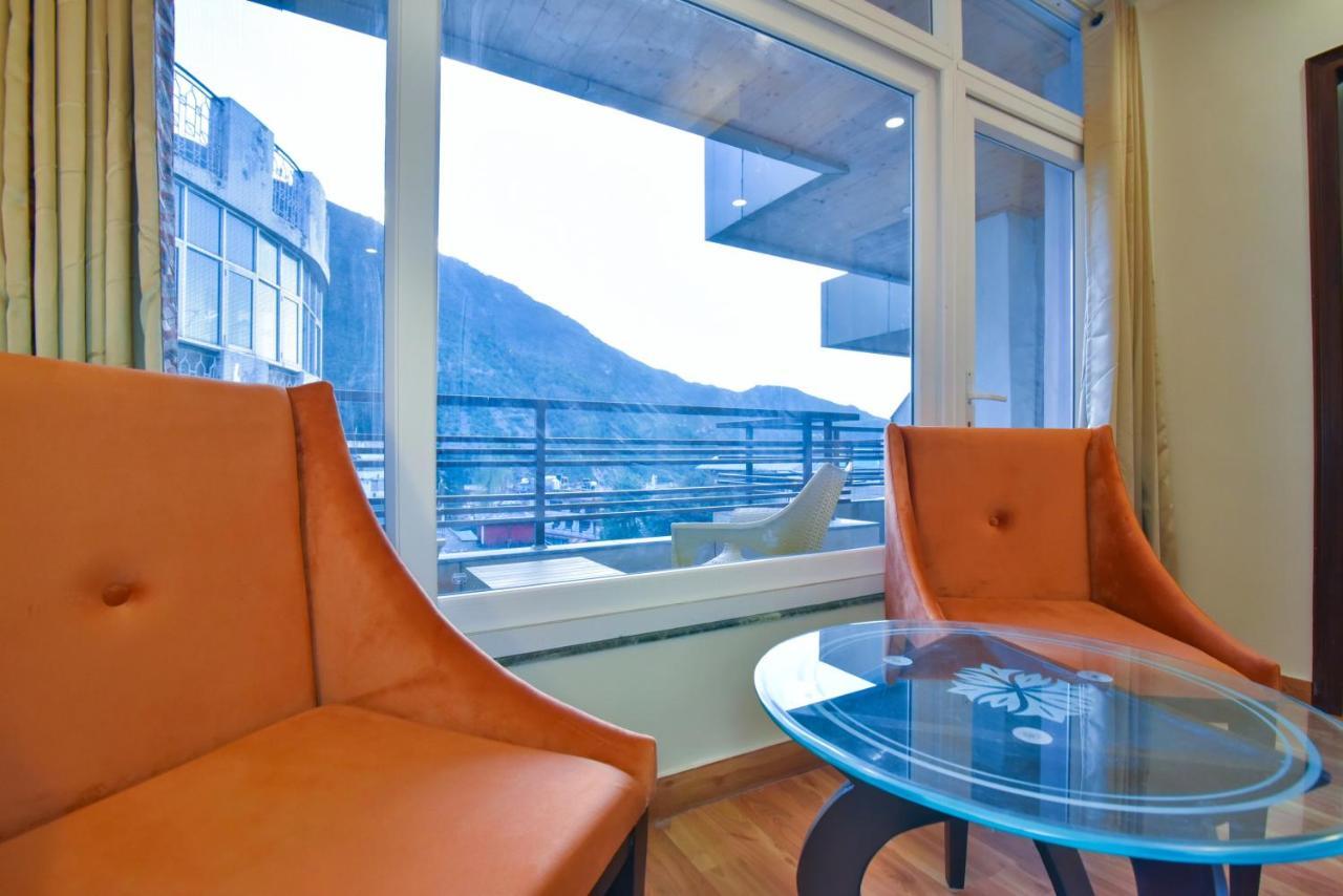 Asian International Hotel 3*