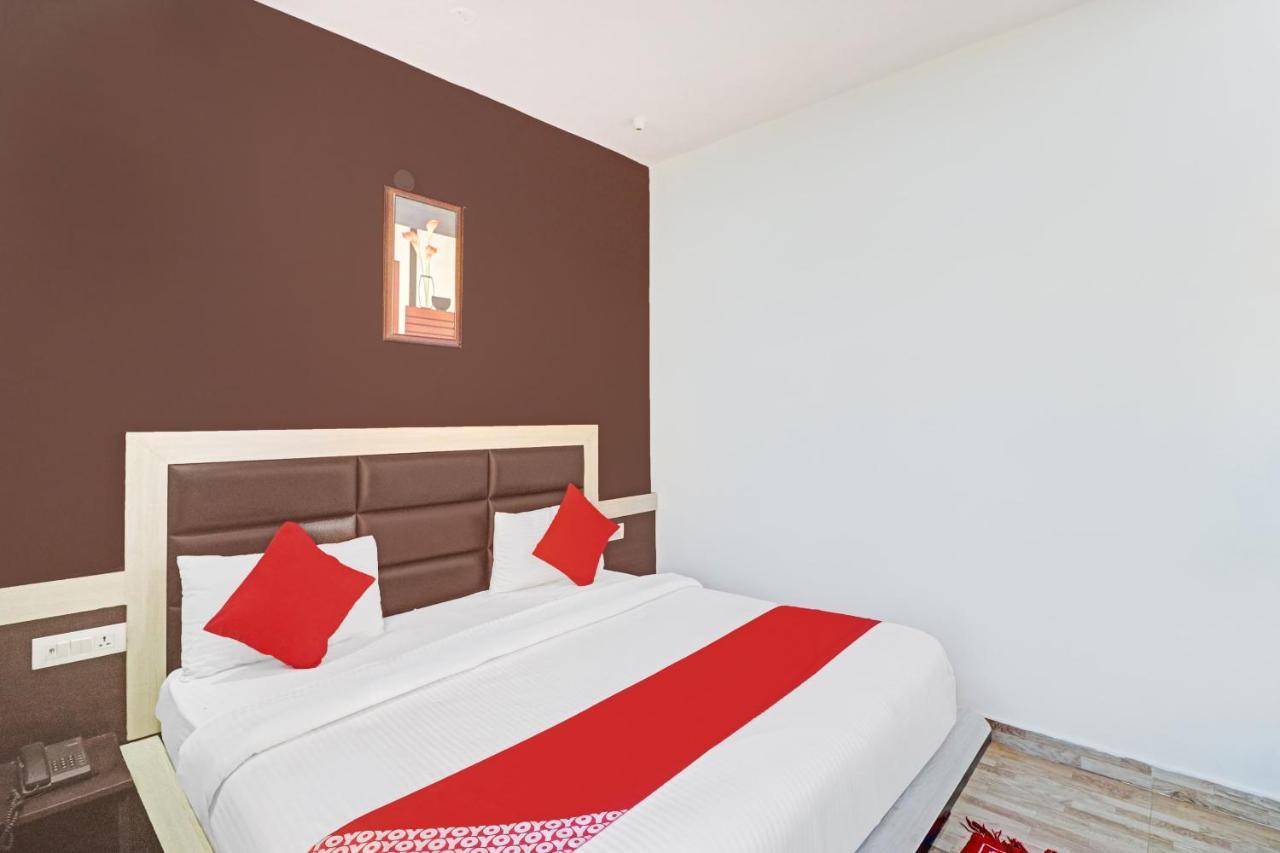Hotel Oyo Om House 3*
