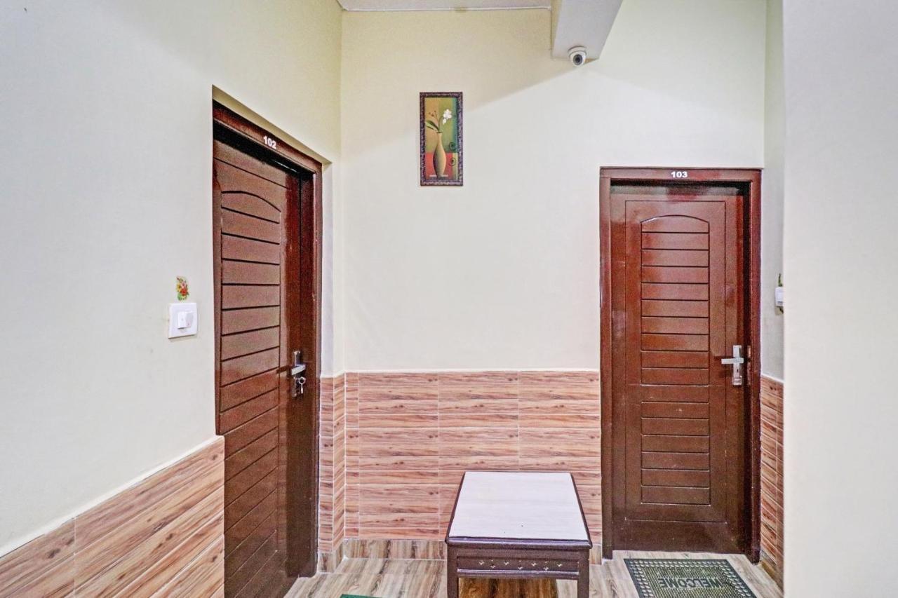 Hotel Oyo Om House 3*