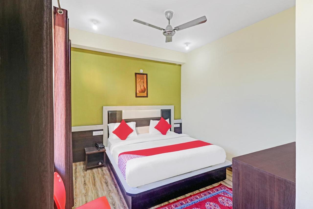 Oyo Om House Hotel