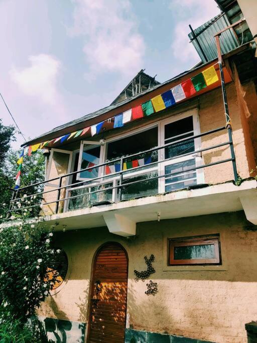 Mud House & Sauna - Mcleodganj Chalet *