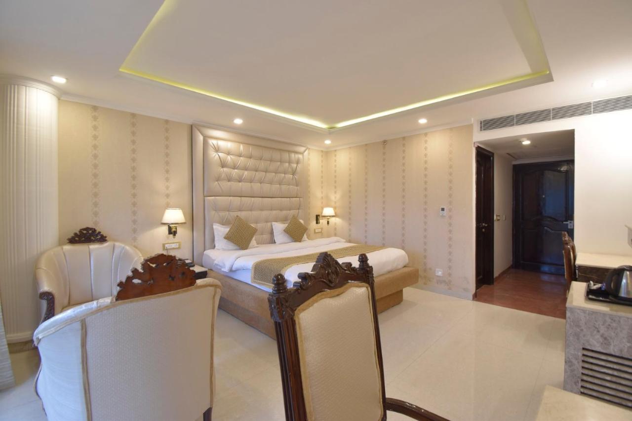 The Royal Castle 3*