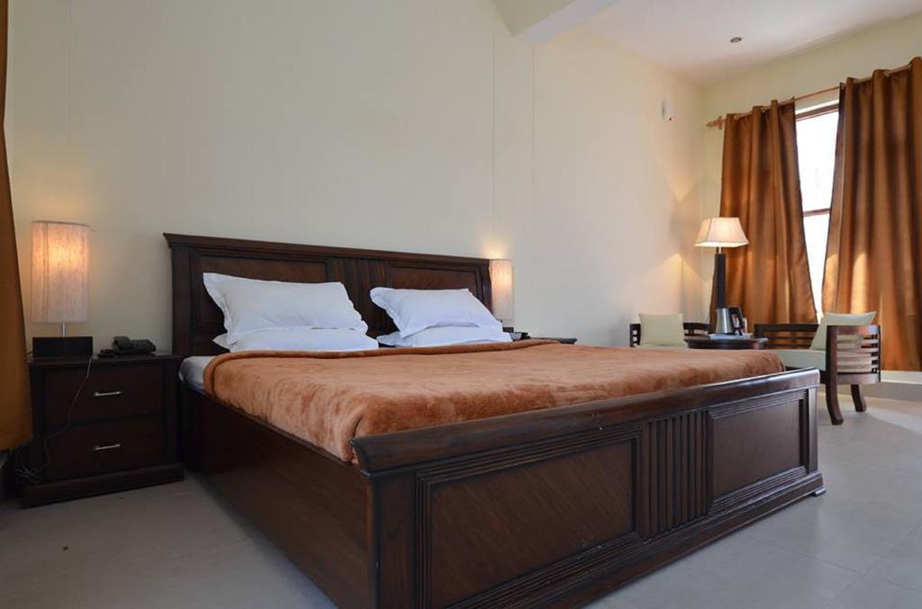 Hotel Deodar 3*
