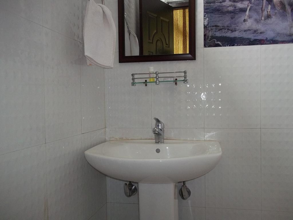 Upper Heart Hotel 2*