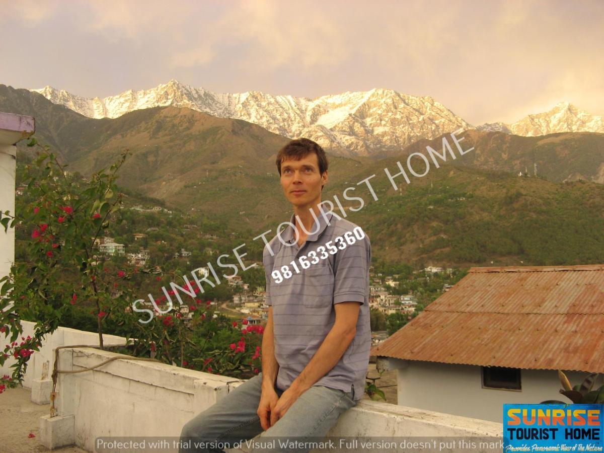Sunrise Tourist *