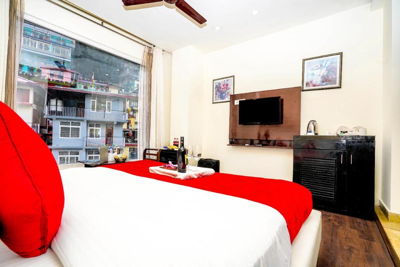 Eagle Nest Hotel