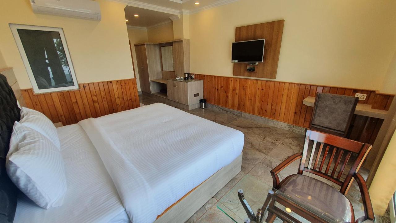 Nomadic 3*