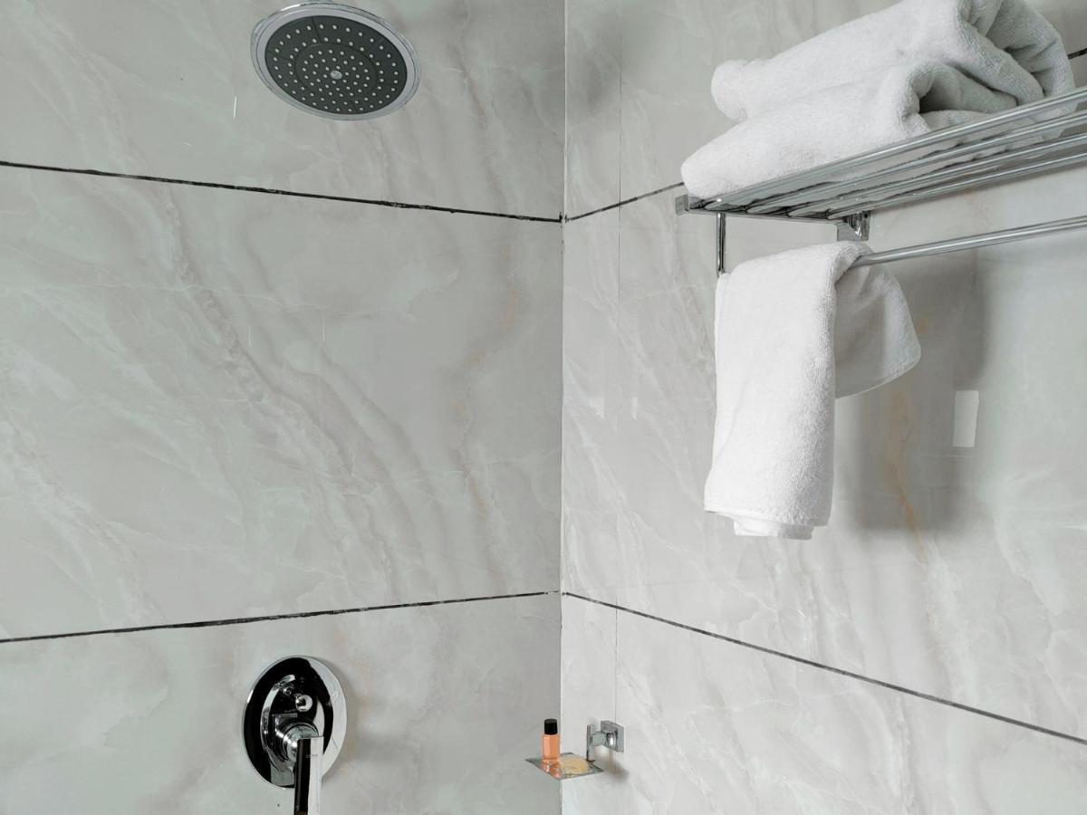 Hotel Golden Rock, - Am Kollection