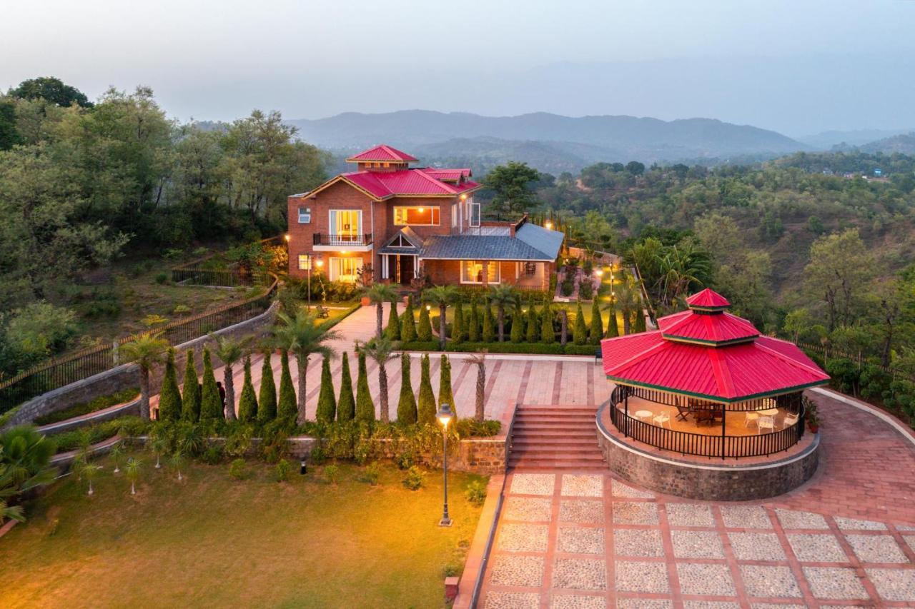 Villa Stayvista At Dhauladhar House - Luxurious Chateau In Kangra