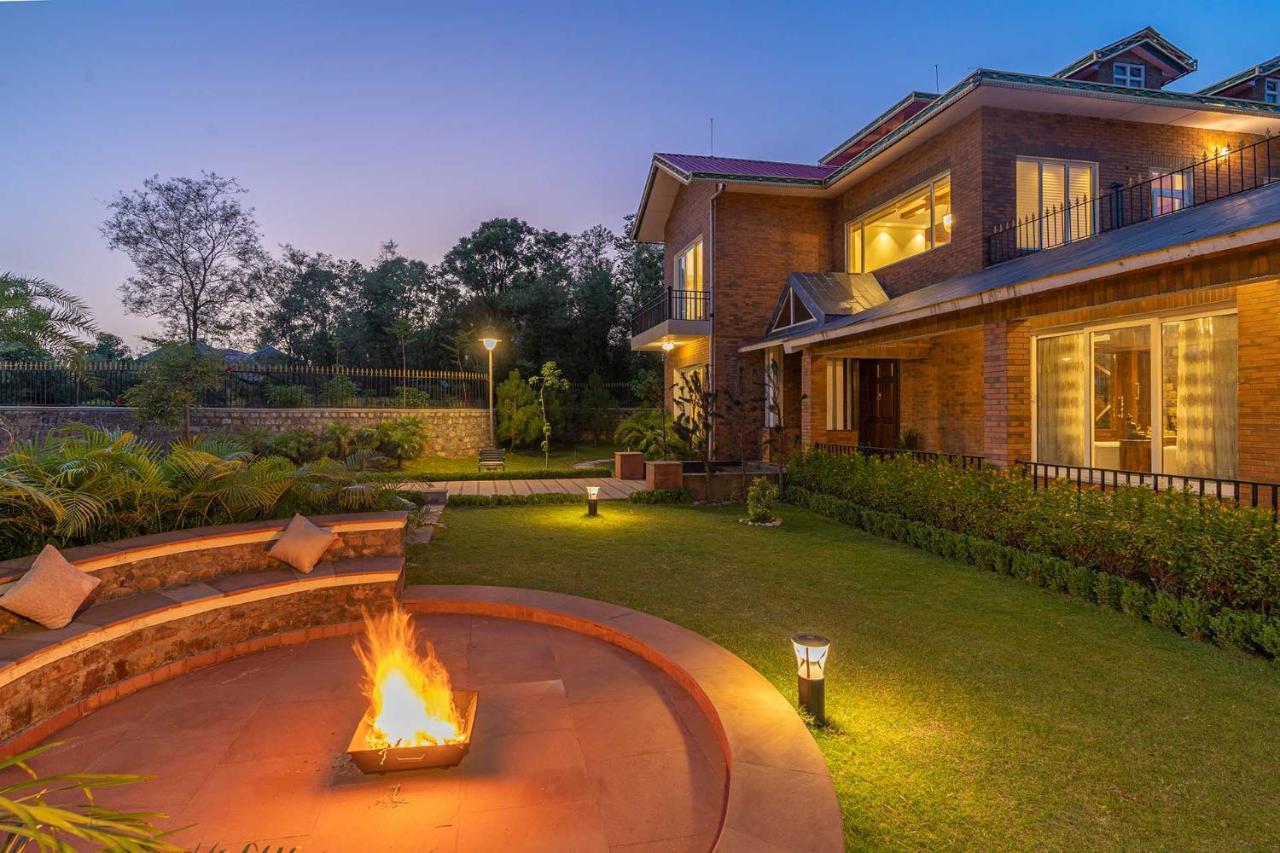 Villa Stayvista At Dhauladhar House - Luxurious Chateau In Kangra