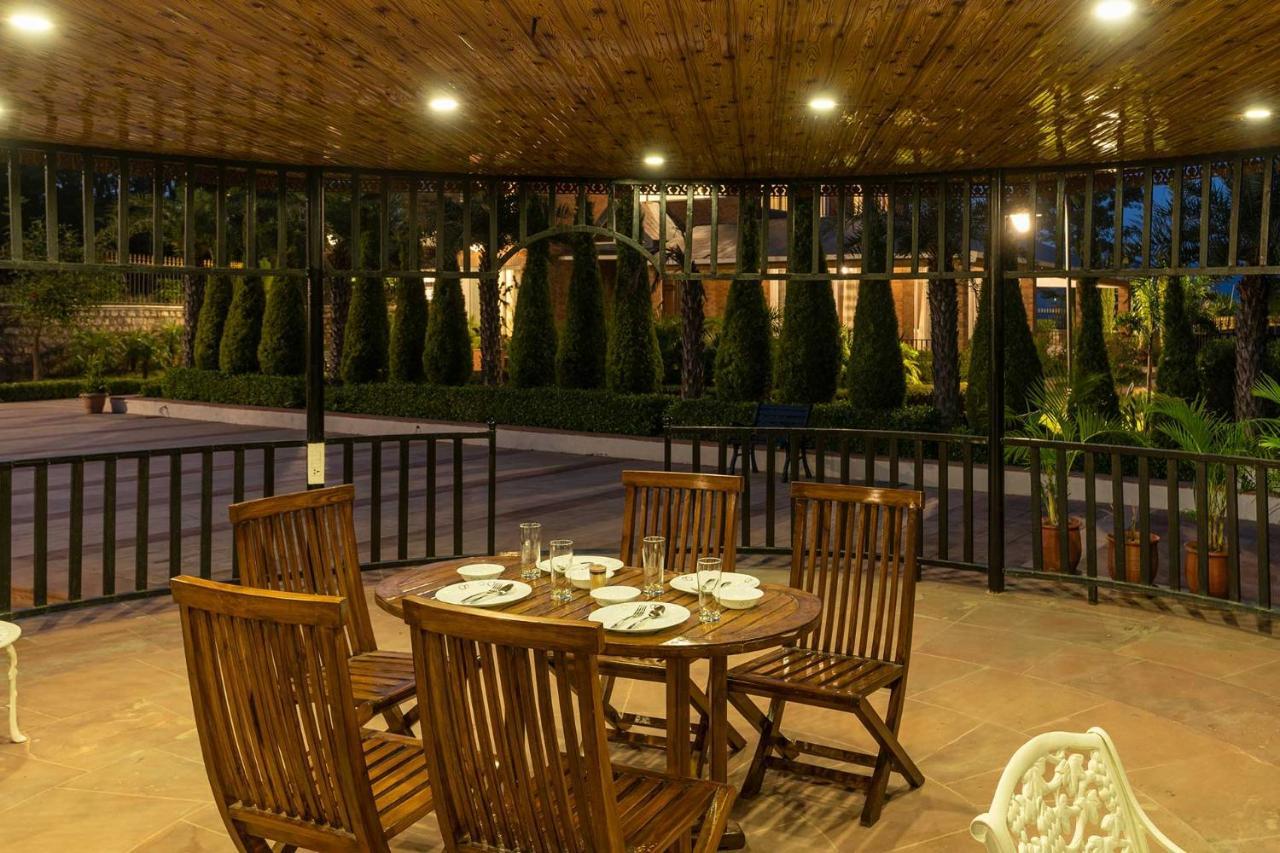 Villa Stayvista At Dhauladhar House - Luxurious Chateau In Kangra