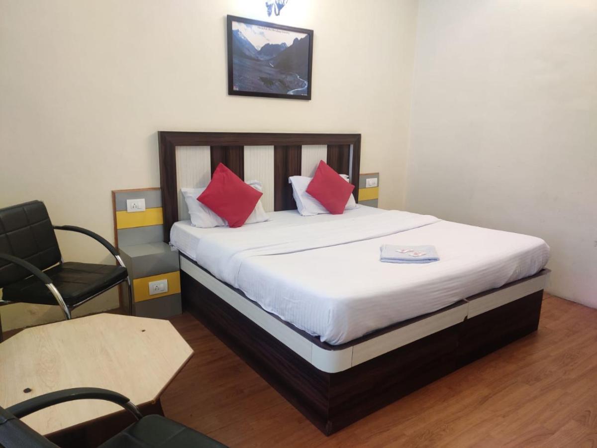 Amandeep Lodge *