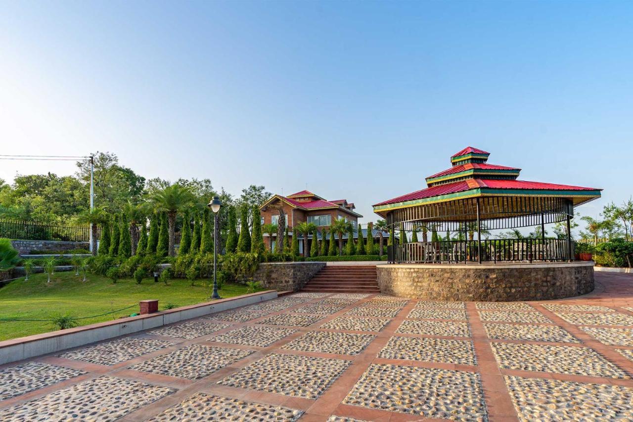 Villa Stayvista At Dhauladhar House - Luxurious Chateau In Kangra *