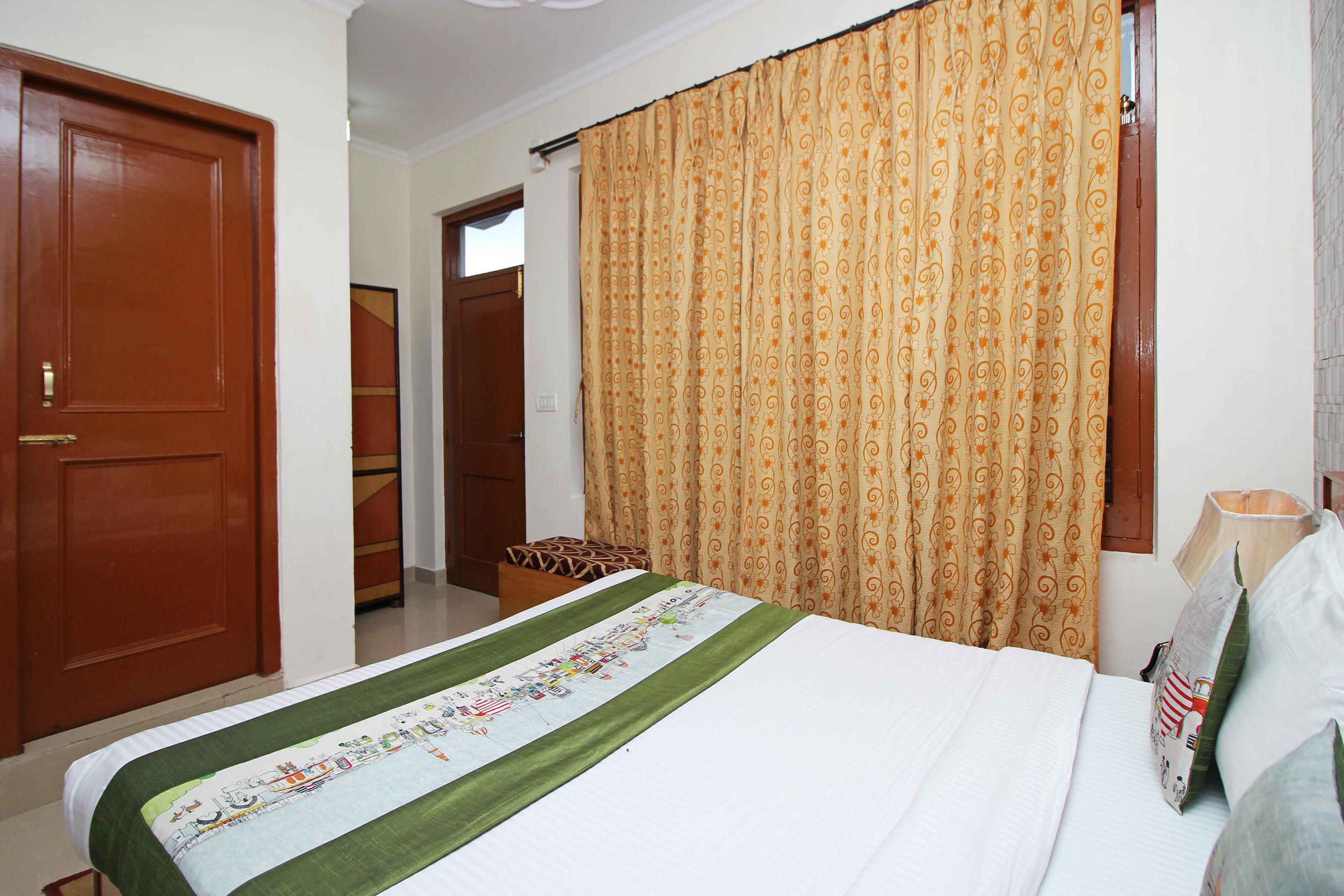 Oyo 4205 Anuj Regency 3*