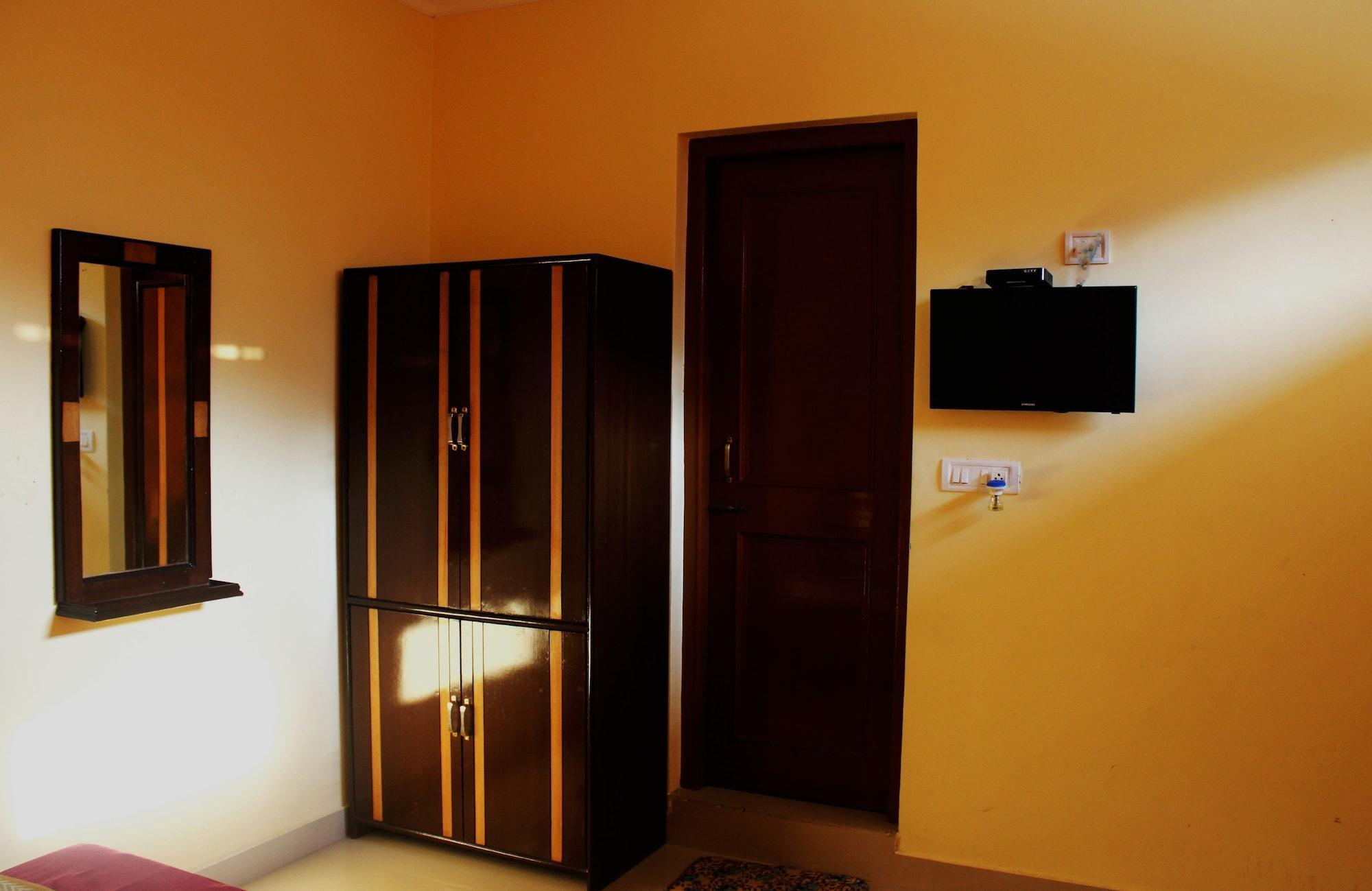 Oyo 4205 Anuj Regency 3* Dharamshala
