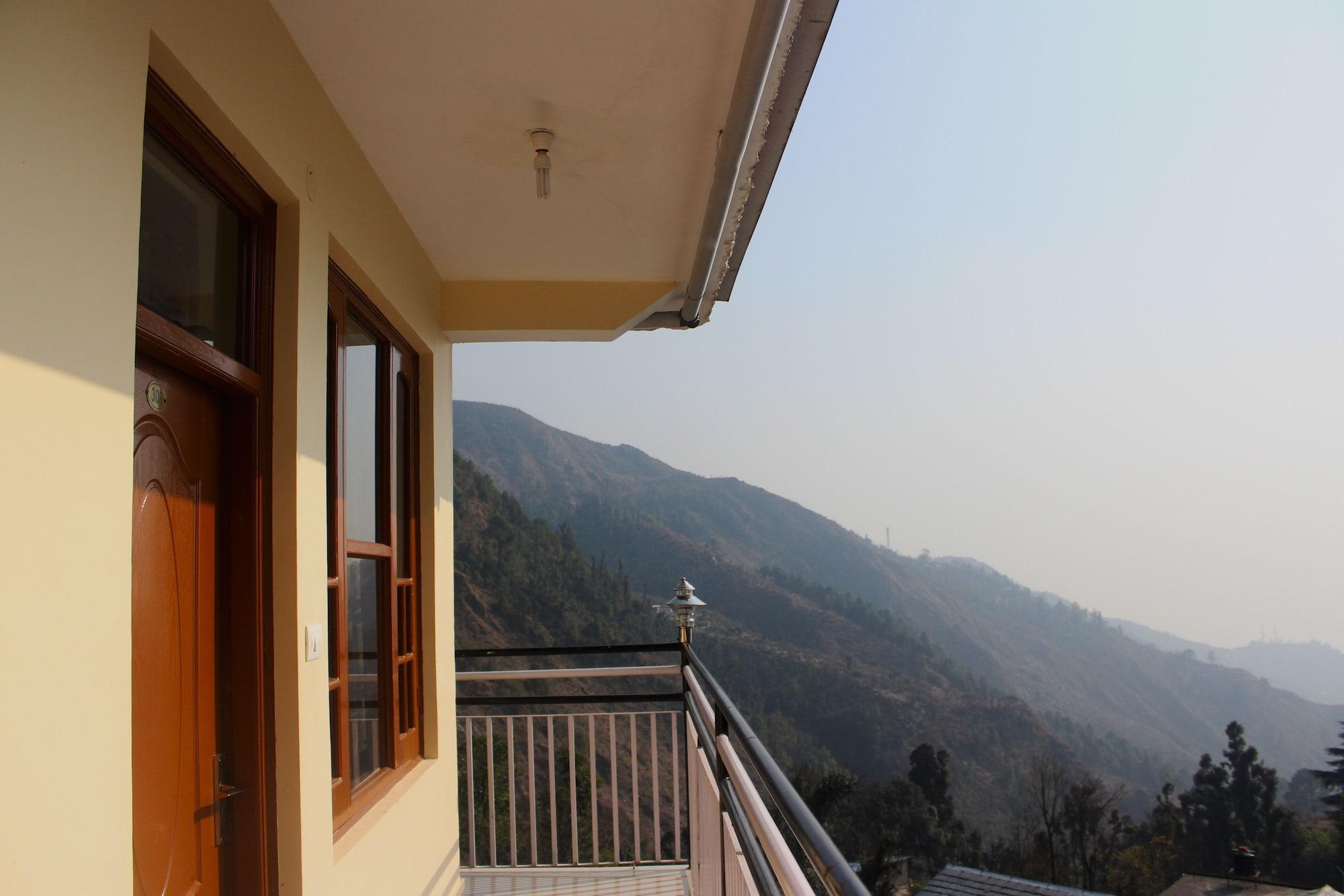 Oyo 4205 Anuj Regency 3*