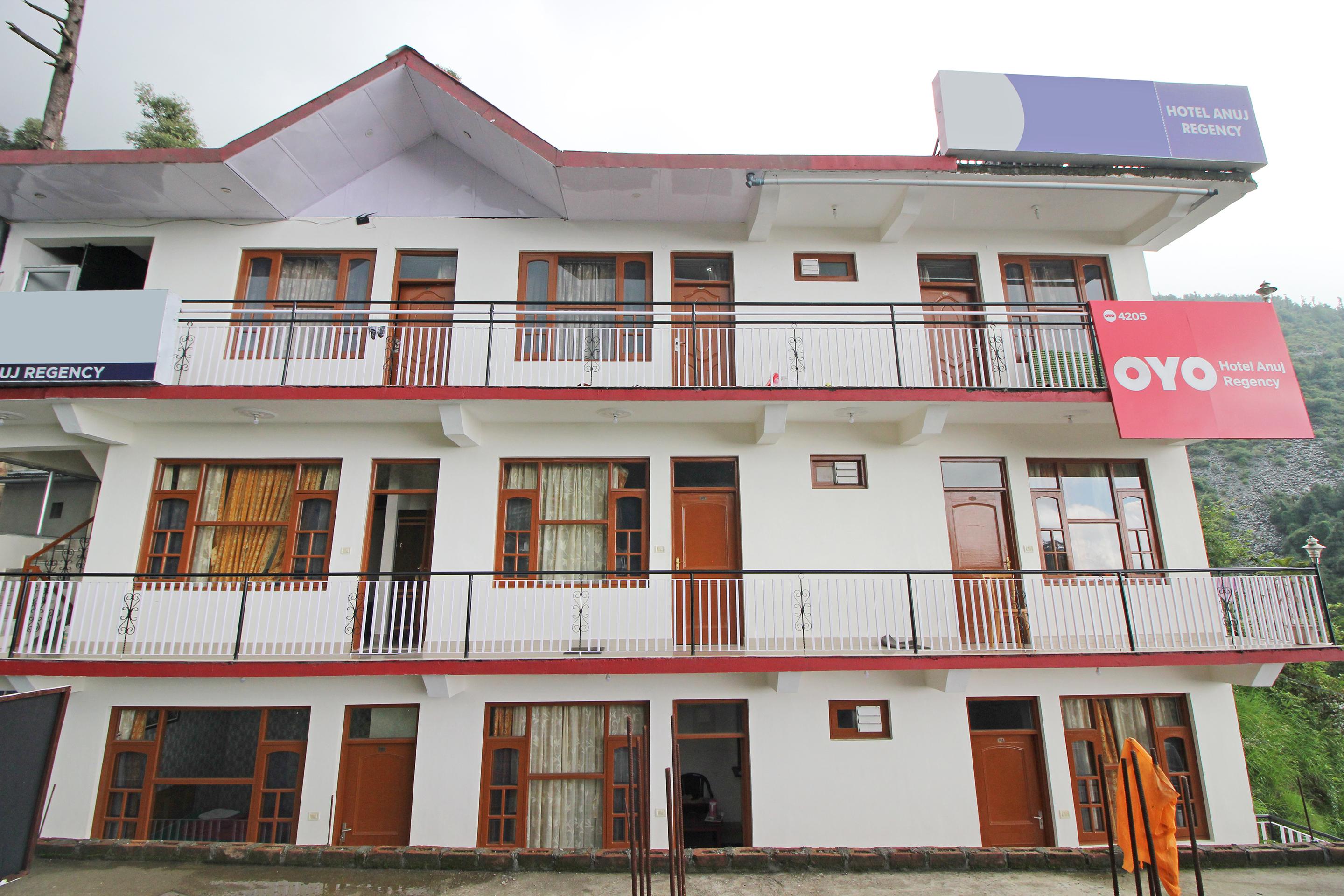 Oyo 4205 Anuj Regency 3*