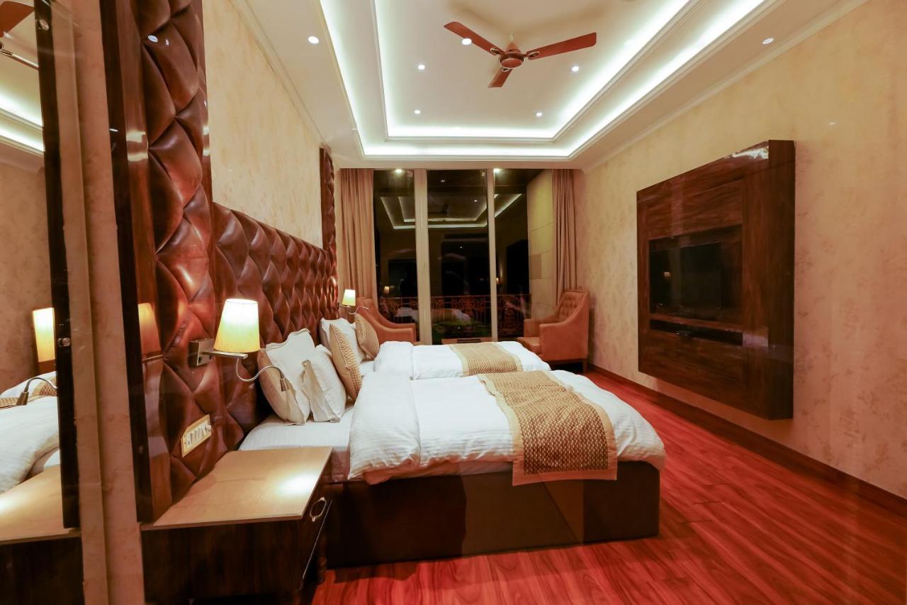 Hotel Grand Him Queen Hot And Cold Ac Centralized *