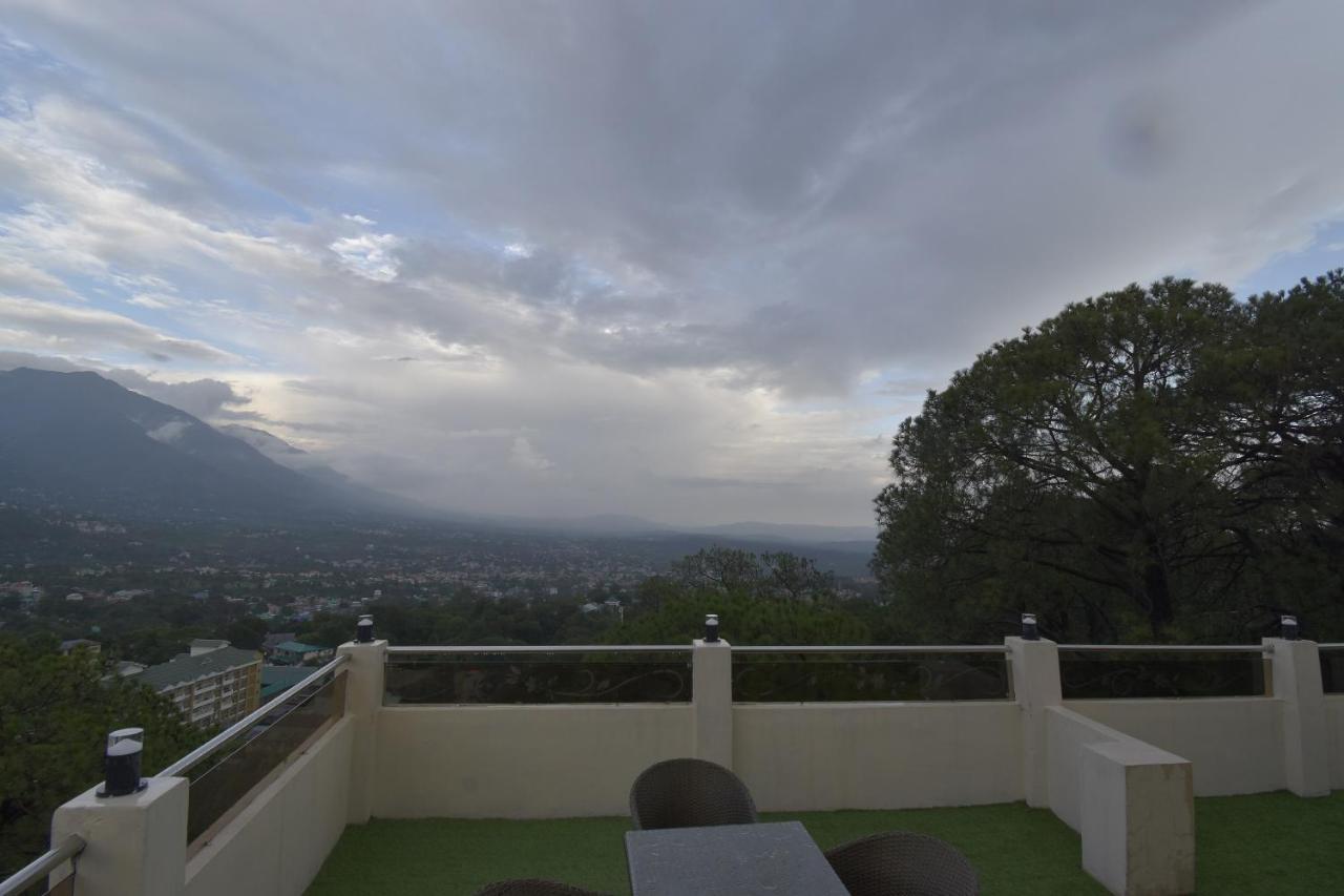 The Royal Castle Hot And Cold Centralized Hotel Dharamshala