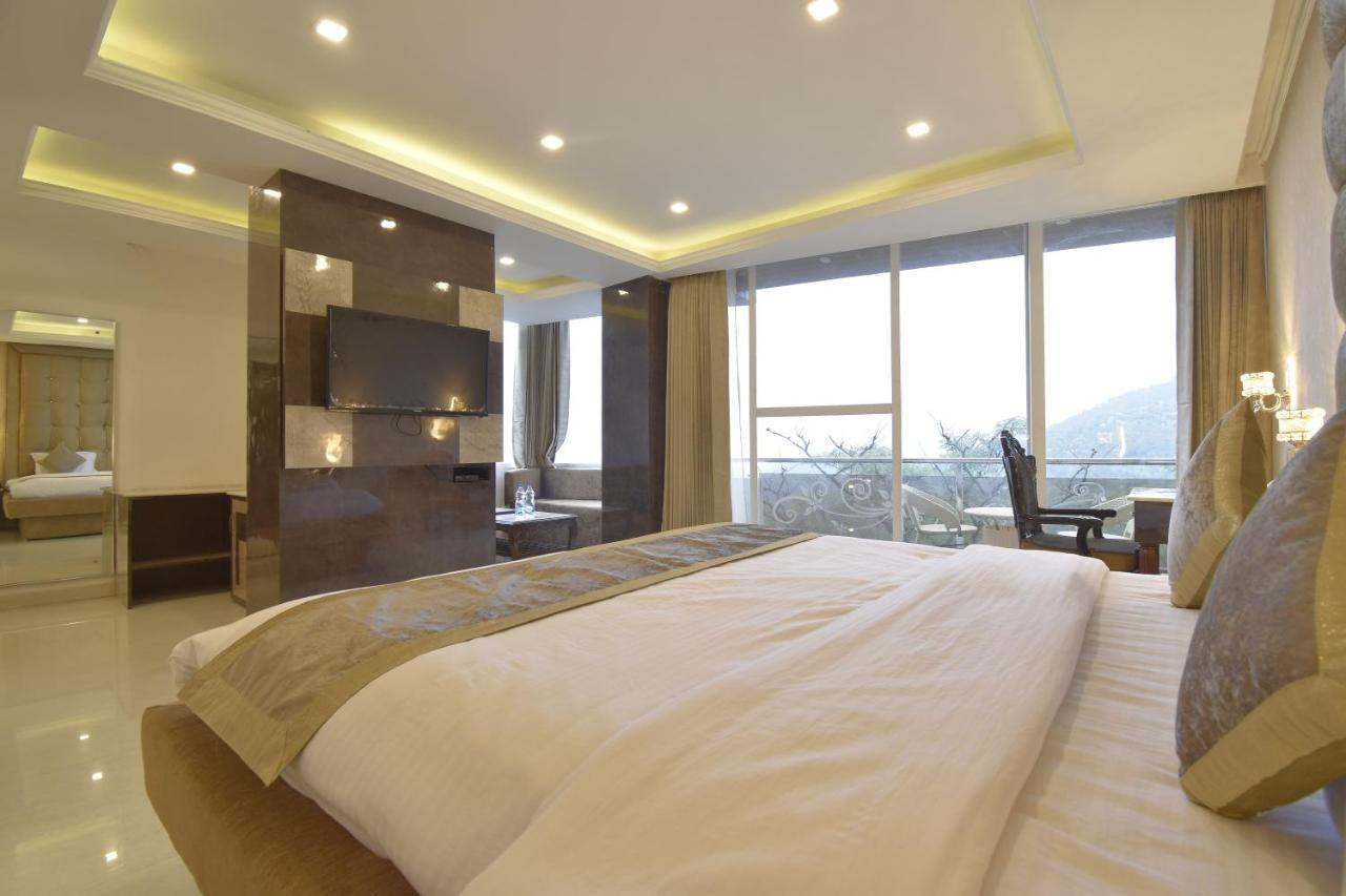 Hotel The Royal Castle Hot And Cold Centralized Dharamshala