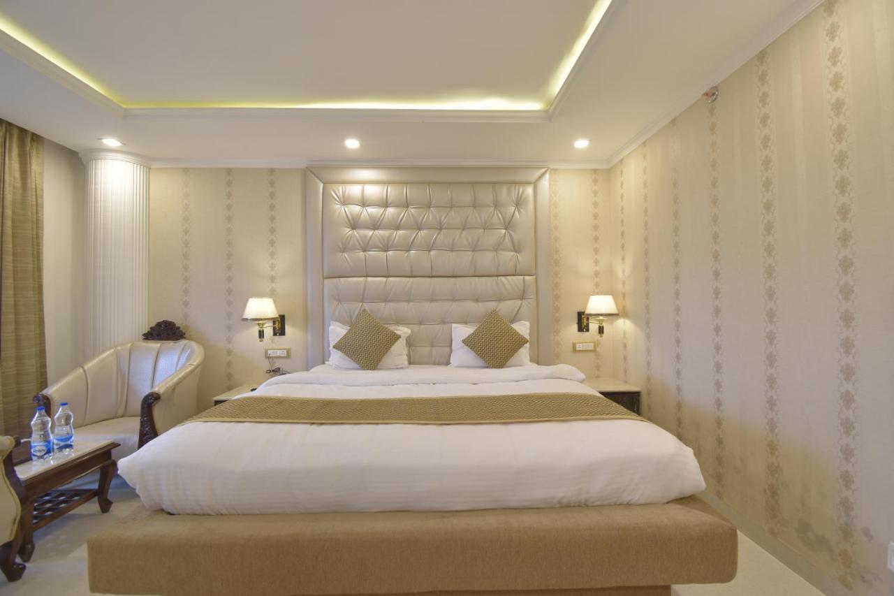 Hotel The Royal Castle Hot And Cold Centralized 3*